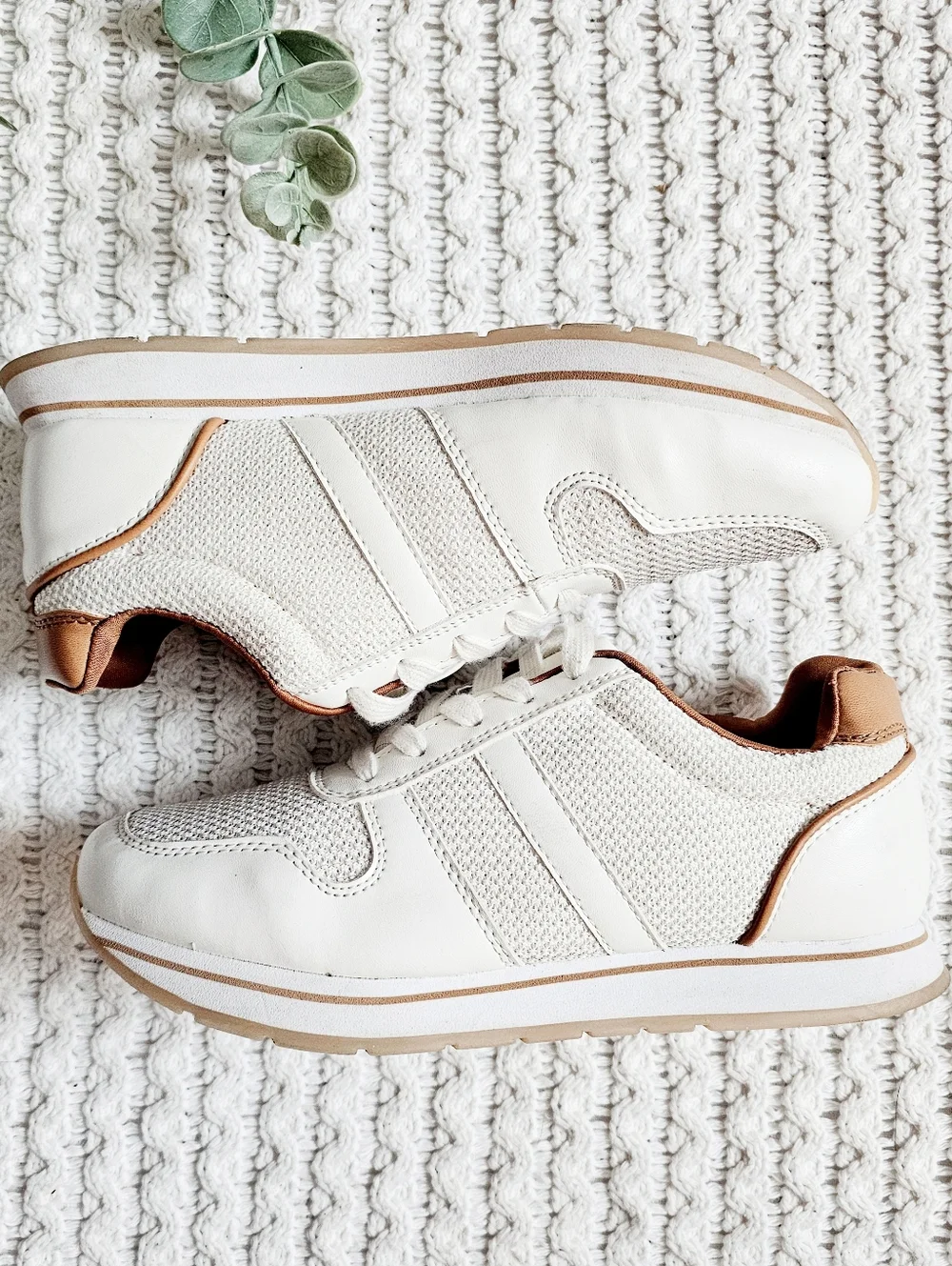 Banana Republic Retro Style Sneakers Cream Brown Lace Up Athletic Athleisure 7 - Picture 8 of 15